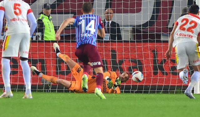 Göztepe'yi yenen Trabzonspor finalde Galatasaray'ın rakibi oldu