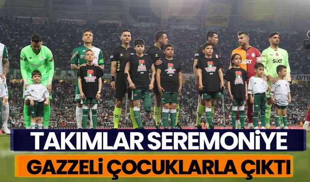 Konyaspor- Galatasaray müsabakasında takımlar seremoniye Gazzeli çocuklarla çıktı