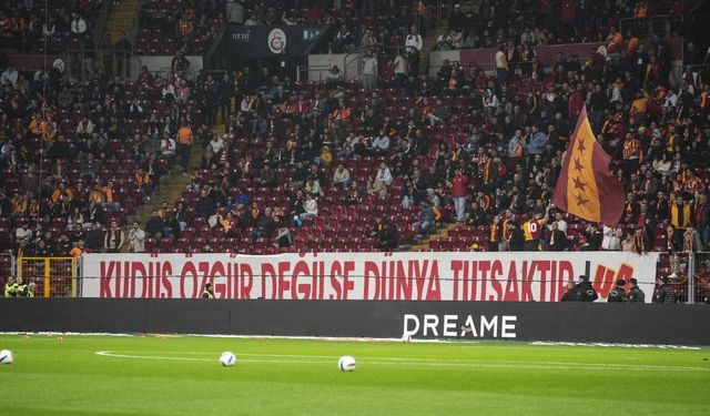 RAMS Park'ta dikkat çeken Filistin pankartları
