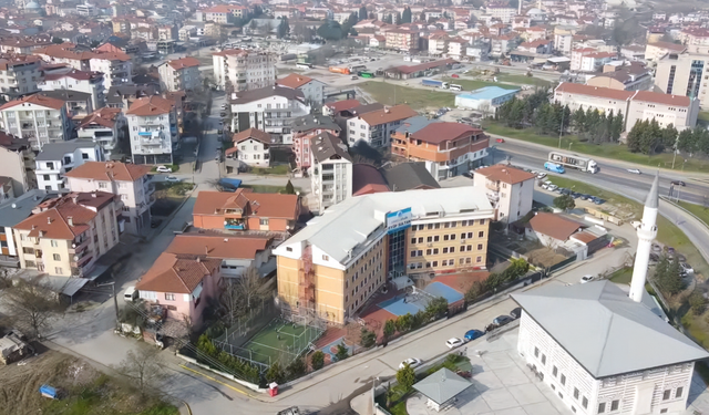 Gölcük Eyüp Sultan İmam Hatip Ortaokulu başarılarıyla büyüyor...