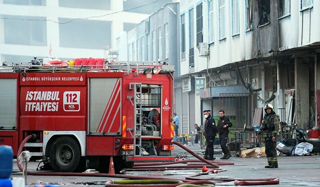 Başakşehir'de kolonya imalathanesinde çıkan yangın söndürüldü