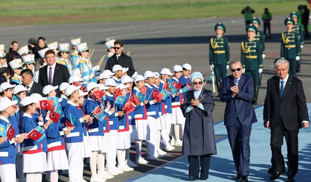 Erdoğan Kazakistan'da: Resmi törenle karşılandı