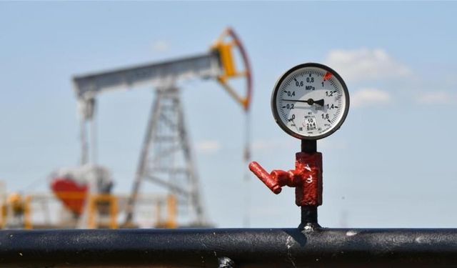 Petrol fiyatları jeopolitik gerilimlerin etkisiyle 100 doları aştı