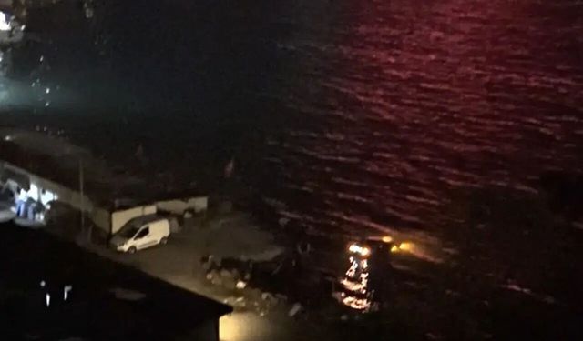 Sarıyer'de denize düşen otomobil kurtarıldı
