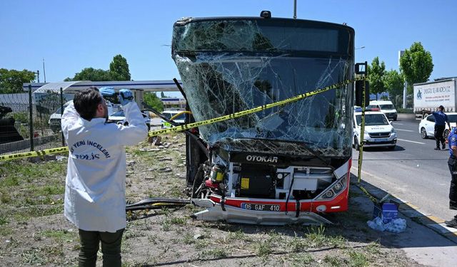 Ankara'da belediye otobüsü kaza yaptı: Ölü ve yaralılar var