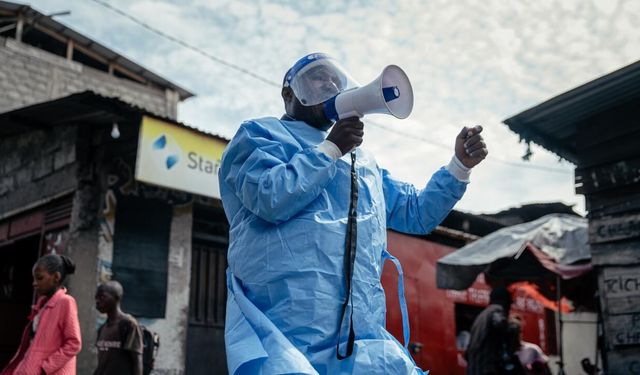 Akıllı telefonlar ölümcül Ebola virüsünü nasıl tetikliyor?