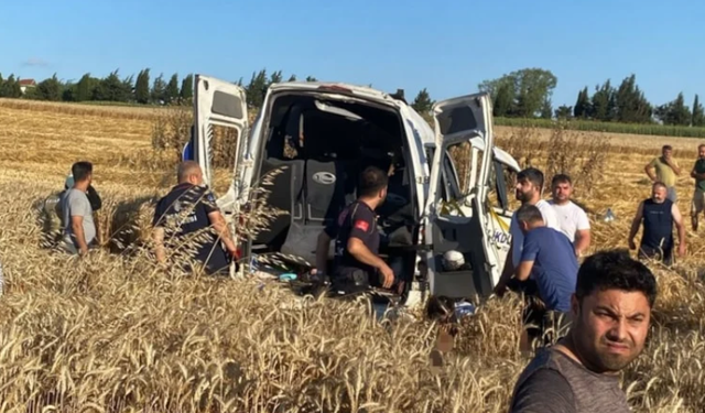 İstanbul, Silivri'de servis minibüsü tarlaya uçtu: Ölü ve yaralılar var