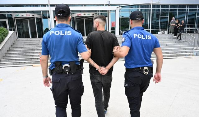 Kırmızı bültenle aranan firari Mersin'de yakalandı