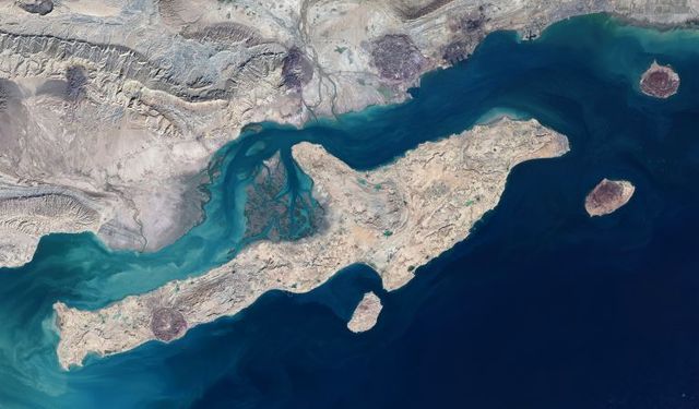 İran: ABD güçleri, Sirik Adası'nda bir iletişim kulesini hedef aldı