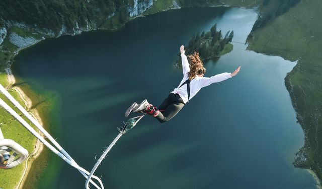 Görevliler halatı bağlamayı unuttu bungee jumping yapmak isteyen kadın öldü