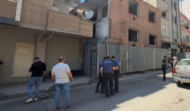 Kentsel dönüşüme giren bina kısmen çöktü: 1 ölü, 2 yaralı