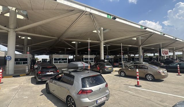 Gurbetçilerin, Avrupa ülkelerinden Türkiye'ye gelişleri sürüyor