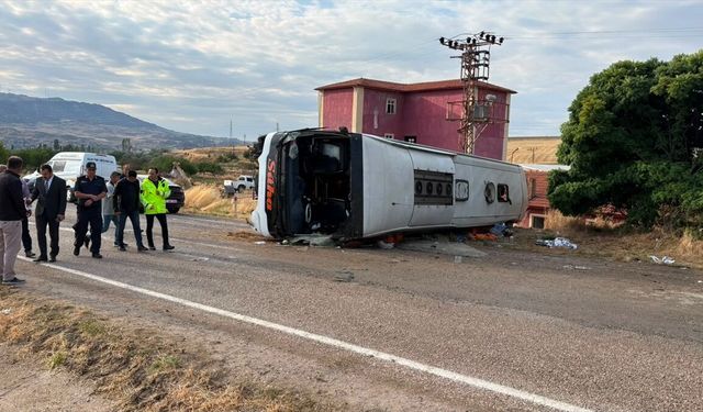 Kırıkkale'de devrilen yolcu otobüsündeki 1 kişi öldü, 40 kişi yaralandı