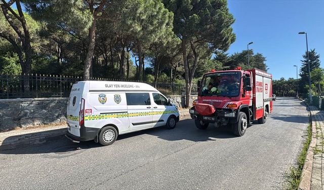 Üsküdar'da evin bahçesine düşen forkliftin sürücüsü öldü