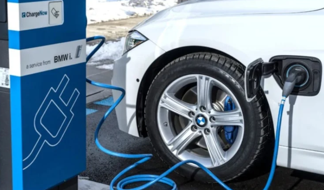 BMW'den yangın riski uyarısı: Evlerin yanına park etmeyin
