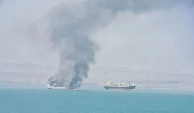 İran duyurdu: Hürmüz Boğazı'nda seyreden iki tanker 'patladı'