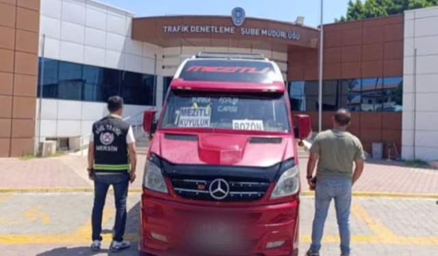 Mersin'de ters şeritte ilerleyen dolmuş şoförünün ehliyetine el konuldu