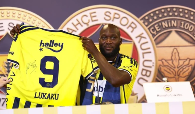 Fenerbahçe'de yeni transfer Romelu Lukaku için imza töreni düzenlendi