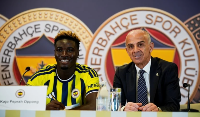 Fenerbahçe, yeni transfer Kojo Peprah Oppong için imza töreni düzenledi