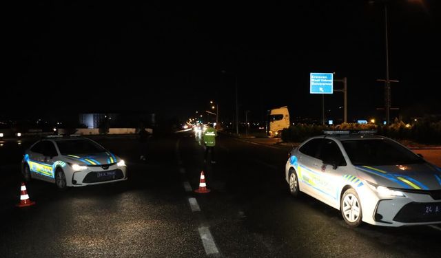 Erzincan-Sivas kara yolunda heyelan engeli