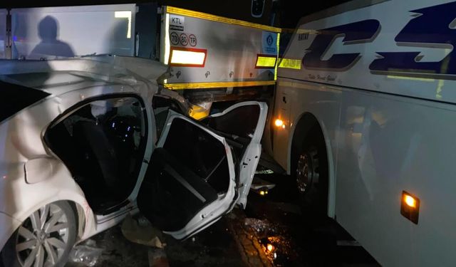 Hatay'da zincirleme trafik kazası: 2 ölü, 4 yaralı