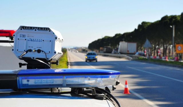 Balıkesir'de trafik uygulama noktalarını paylaşan 7 zanlı yakalandı