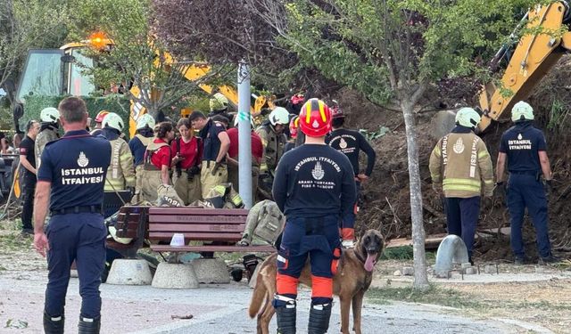 Büyükçekmece'de toprak kayması meydana geldi