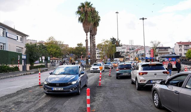 Eyüpsultan'da yol çalışmaları nedeniyle oluşan trafik yoğunluğu tepki çekti