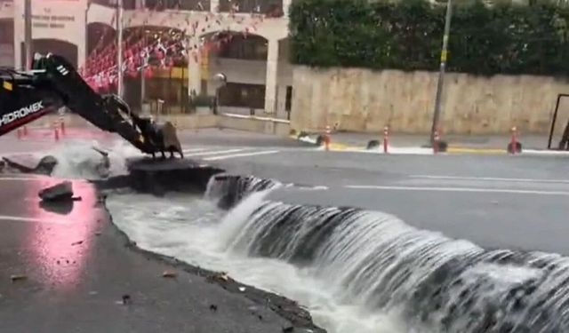 Eyüpsultan'da yol çöktü!