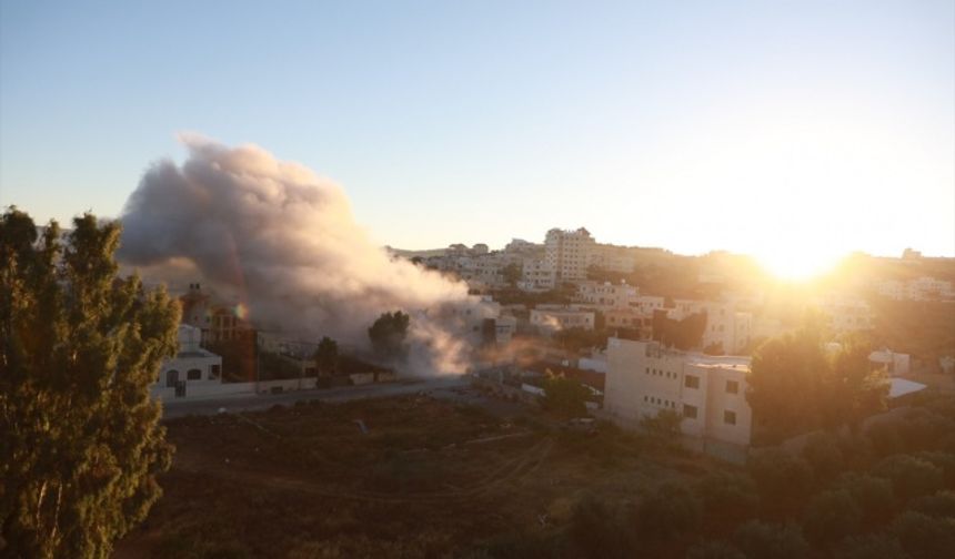 İsrail, Batı Şeria'da Filistinli bir tutuklunun evini yıktı