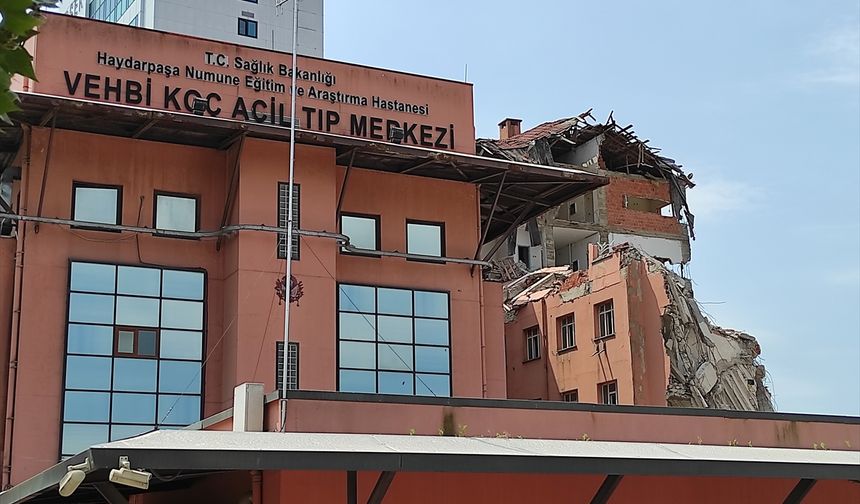 Haydarpaşa Numune Hastanesi'nde 8 katlı binanın yıkımına başlandı