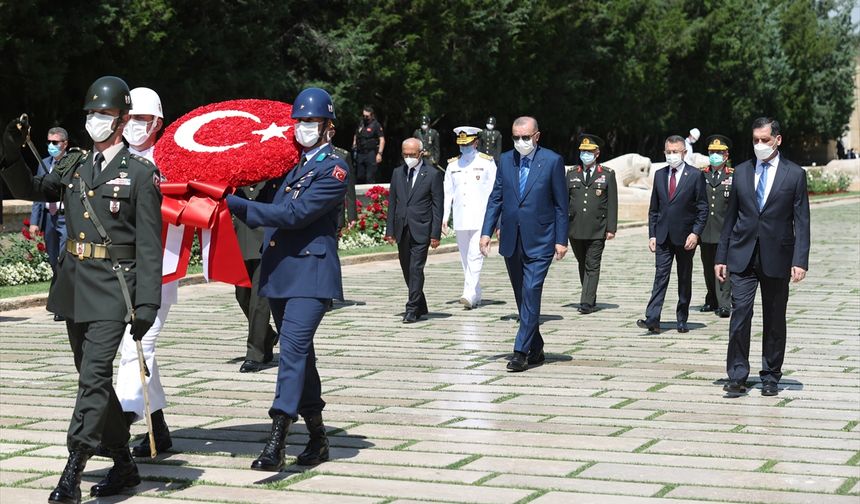 Cumhurbaşkanı Erdoğan ve Yüksek Askeri Şura üyeleri Anıtkabir'de