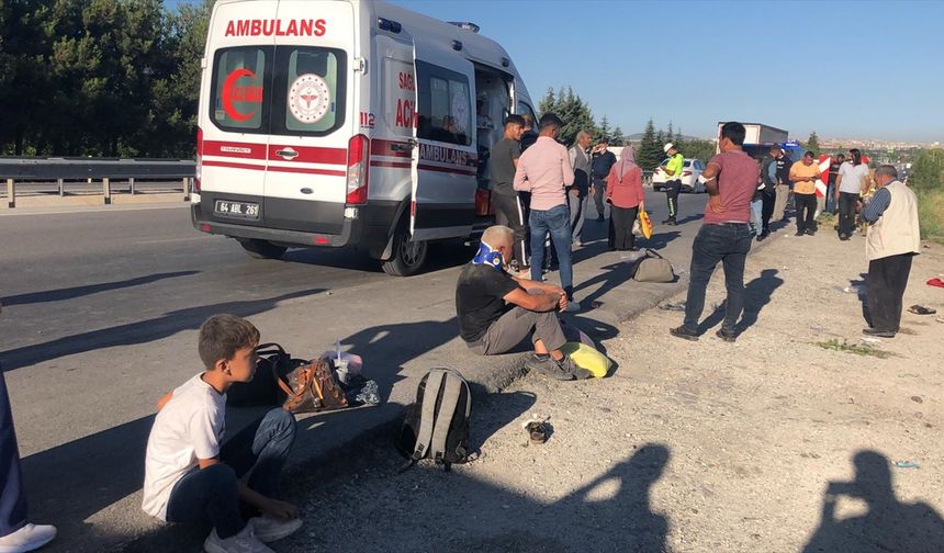 Uşak'ta yolcu otobüsü devrildi: 33 yaralı