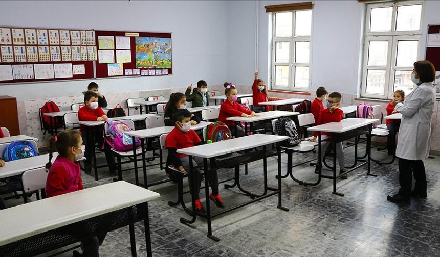 Bakan Özer: "Okulların kapatılması söz konusu değil"