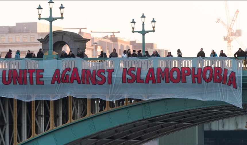 İngiliz medyasında Müslümanlarla ilgili haberler İslamofobik ifadelerle dolu
