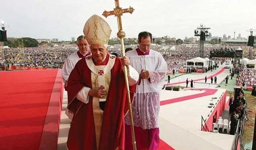 Eski Papa 16. Benediktus hakkında 'çocuk istismarlarına göz yumma' suçlaması!
