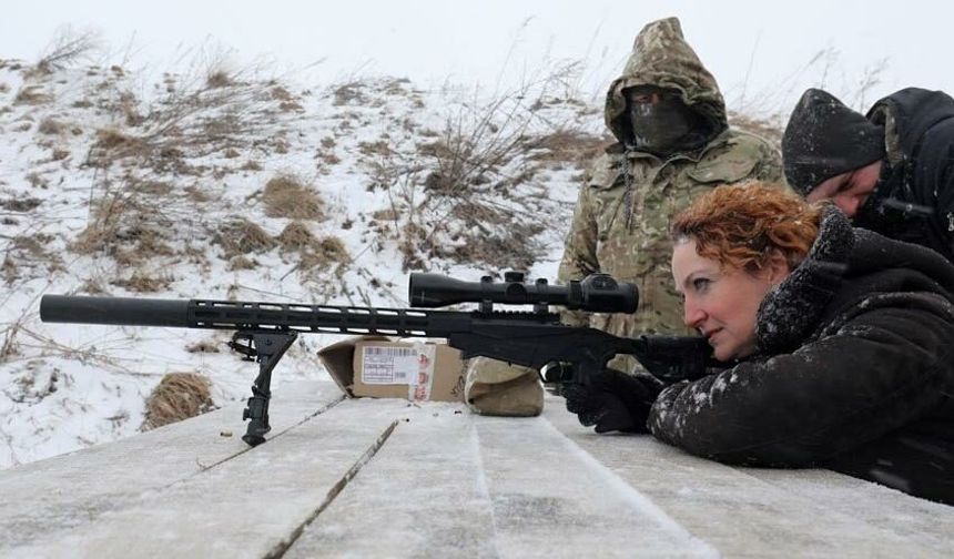 Ukrayna'da savaş hazırlığı: Vatandaşa silah eğitimi verilmeye başlandı