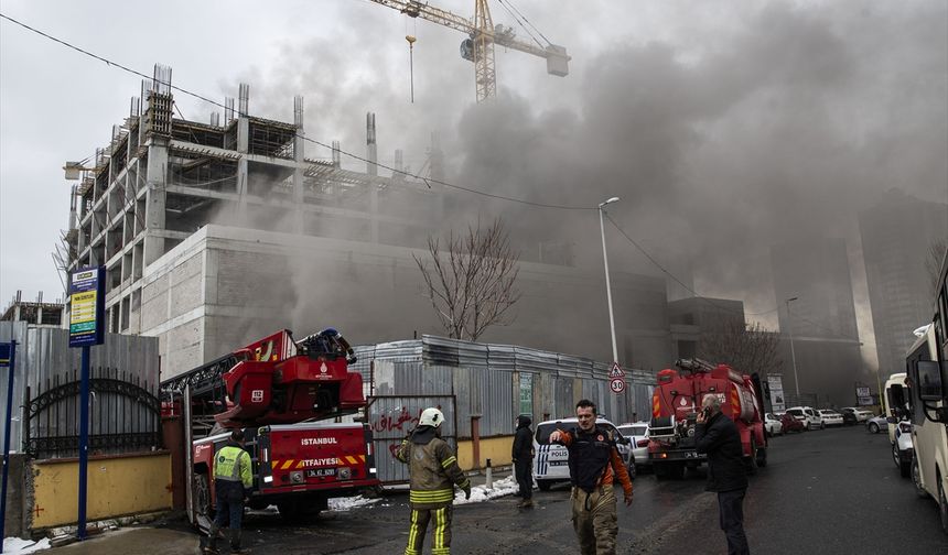 Bağcılar Eğitim ve Araştırma Hastanesi'nin inşaatı süren ek binasında yangın