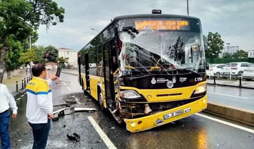 Üsküdar'da İETT otobüsünün karıştığı kazada 1 kişi yaralandı