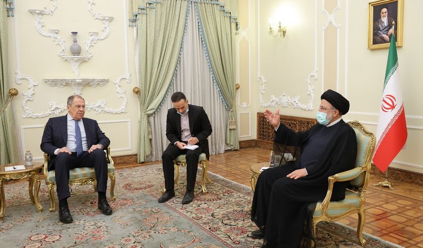 Lavrov Tahran'da İran Cumhurbaşkanı Reisi ile görüştü