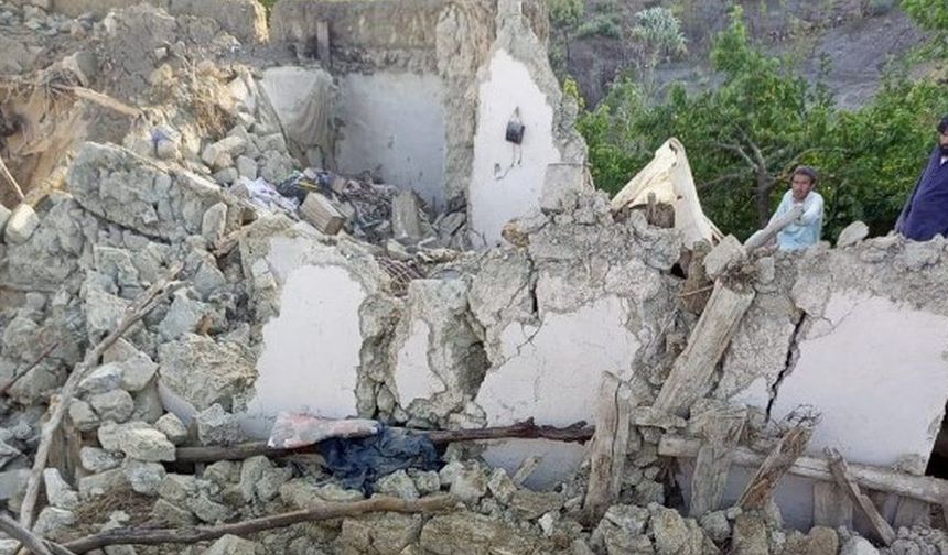 Afganistan'daki depremde ölü sayısı 950'ye yükseldi