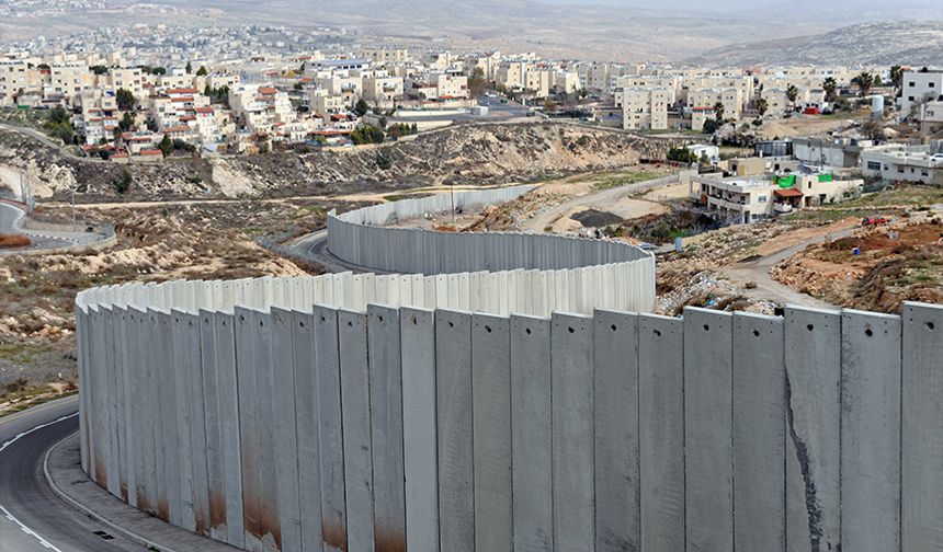 İsrail, işgal ettiği Batı Şeria'da 45 kilometrelik duvar örüyor!