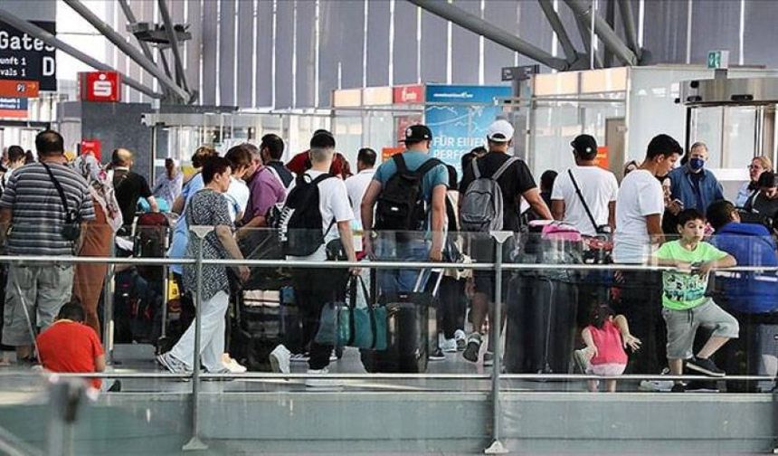 Dışişleri Bakan Yardımcısı açıkladı: Yurt dışında kaç Türk vatandaşı yaşıyor?