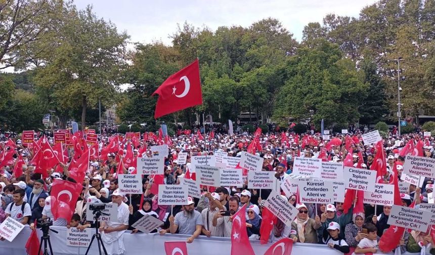 LGBT örgütlerine karşı halk İstanbul'da 'aile' için toplandı