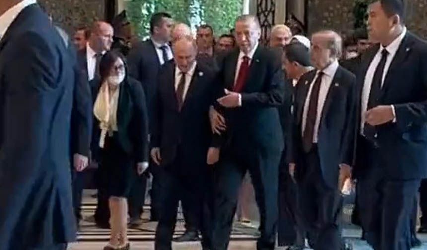 Başkan Erdoğan ve Putin kol kola yürüdü