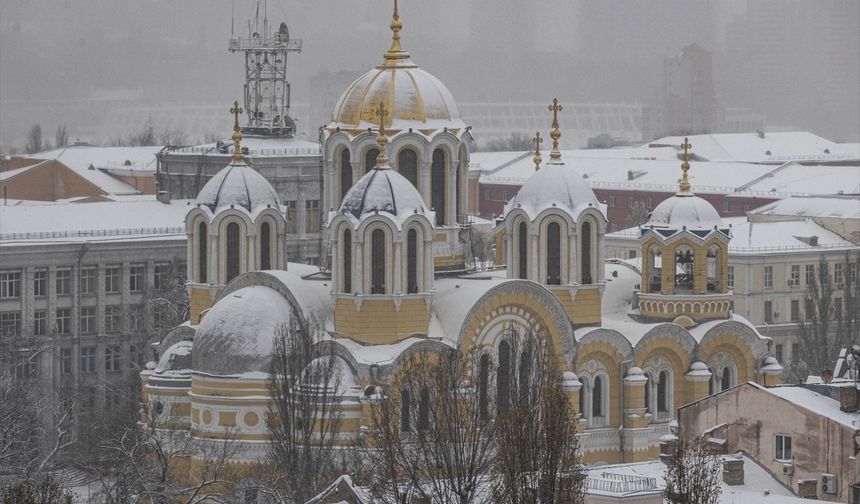 Ukrayna'ya yılın ilk karı yağdı