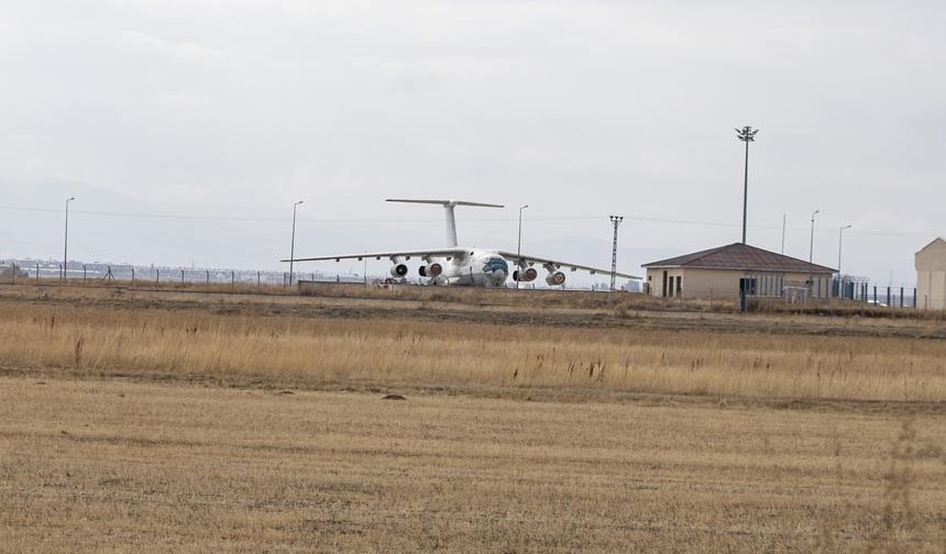 11 yıldır Erzurum Havalimanı'nda bekletilen uçak satışa çıkarıldı
