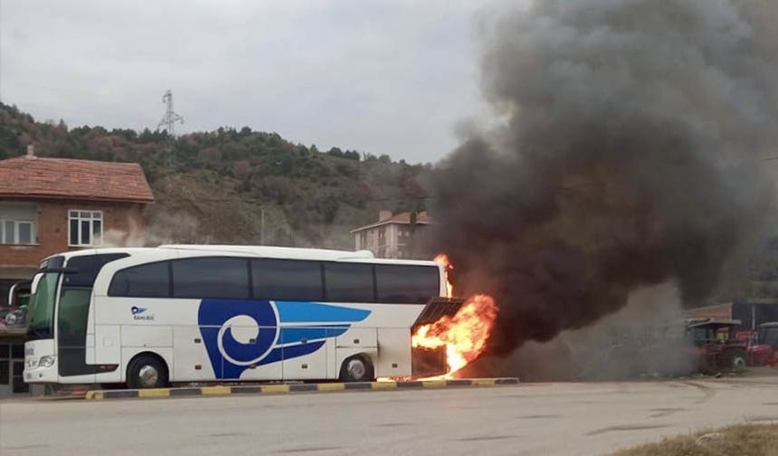 Karabük'te seyir halindeki yolcu otobüsünde yangın çıktı