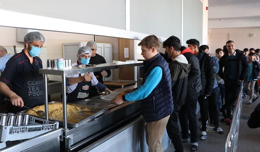 Milli Eğitim, Siirt'te 15 bin öğrenciye ücretsiz yemek hizmeti veriyor