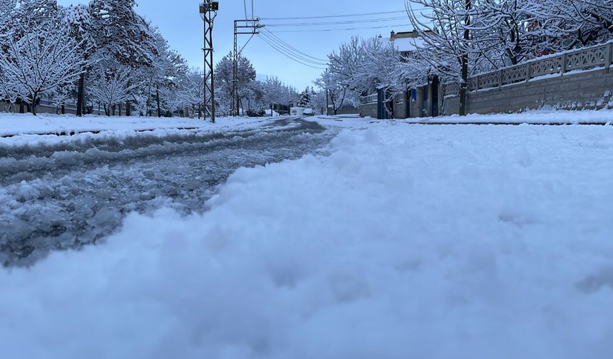 Konya'da kar yağışı etkili oluyor